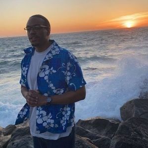 Meet your Posher, Emanuel